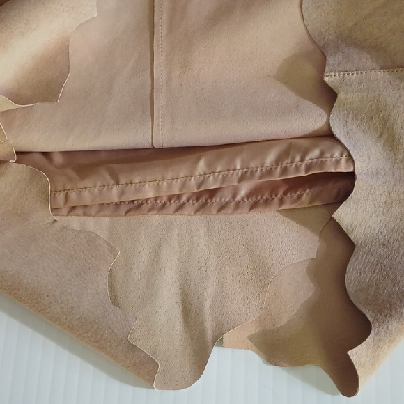 Danier Faux Suede Tan Scalloped Mini Skirt - Picture 7 of 9